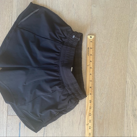 Lululemon Hotty Hot High-Rise Lined Short 4" black size 4 tall - Picture 3 of 7